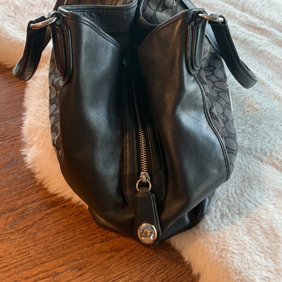 Coach bag. - Picture 4 of 14